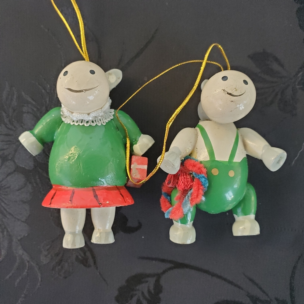 2 Hippopotamus Wood Christmas Ornaments 3" Vintage Hippo Green Red Wooden Couple